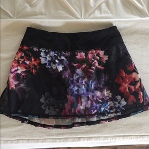 Lululemon women’s floral pacesetter skirt